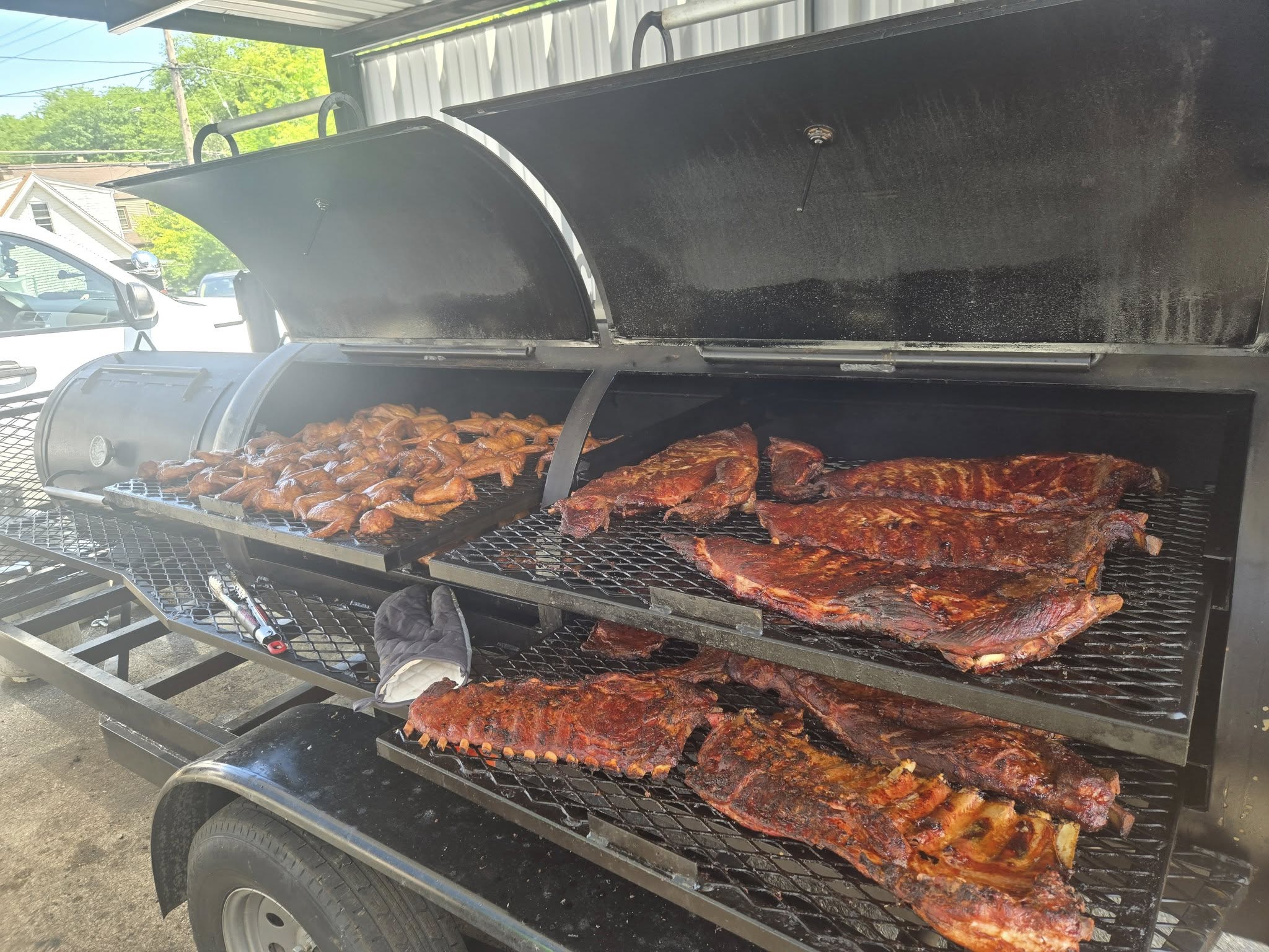 Smoke Signals on Appleton: Charlies Barbecue Brings Texas Heat to Milwaukees Northwest Side